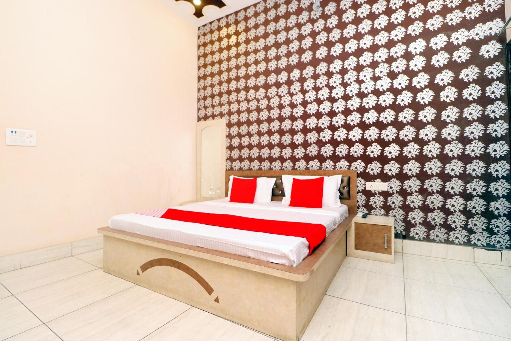 Hotel O Pushp Vatika Bhiwani Экстерьер фото