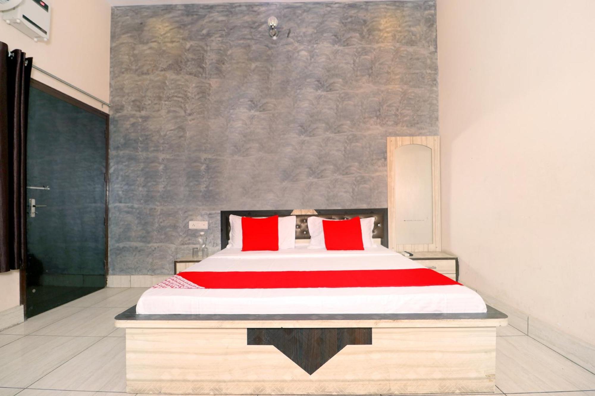 Hotel O Pushp Vatika Bhiwani Экстерьер фото